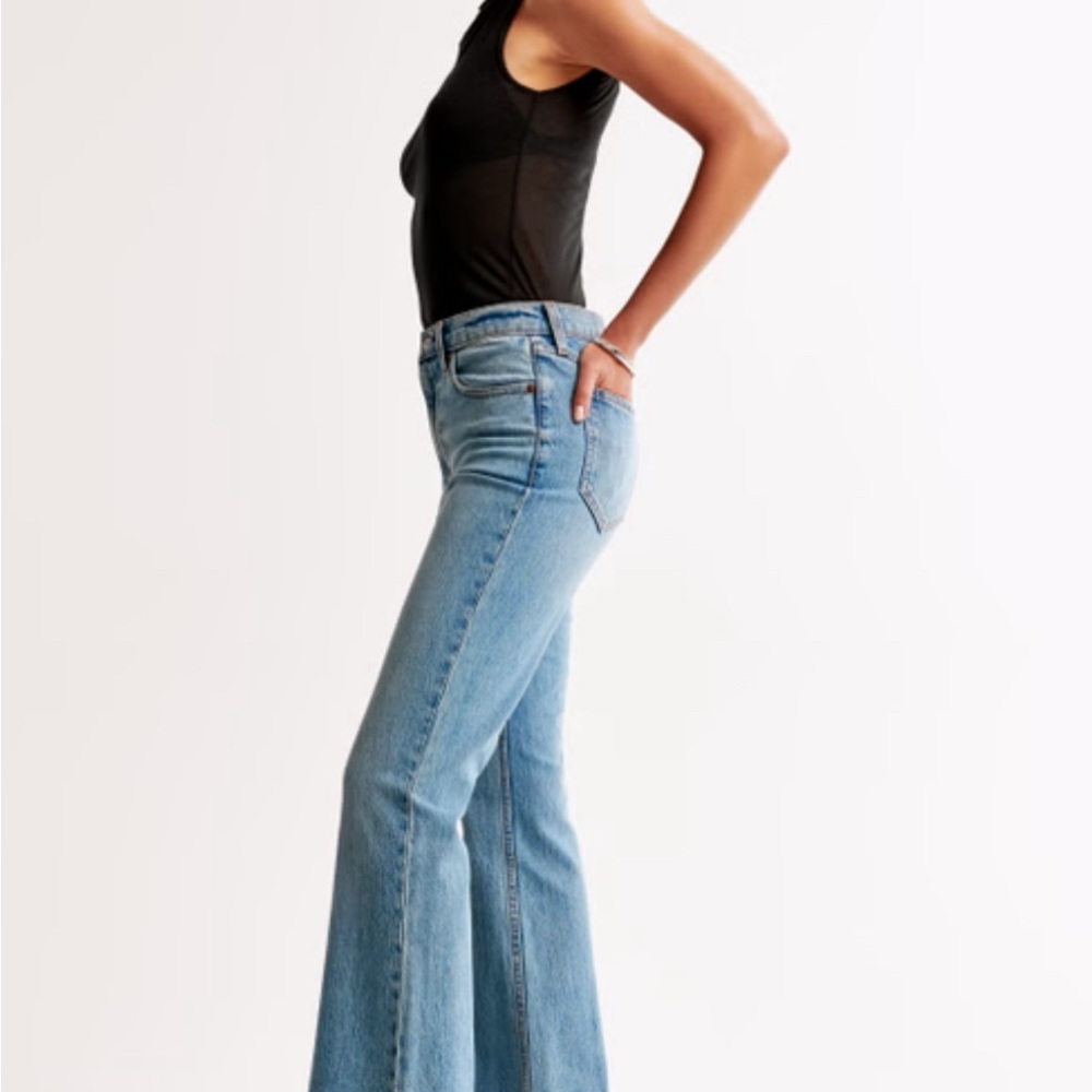 Abercrombie & Fitch High Rise Vintage Flare Jean - size 27/4